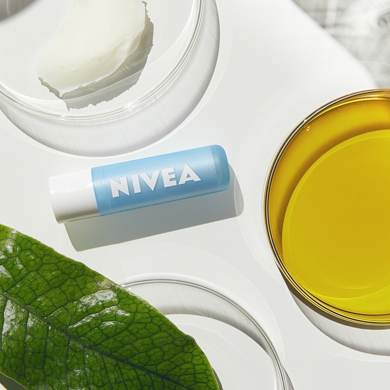 NIVEA LABELLO Hydrocare SPF 15 Бальзам для губ